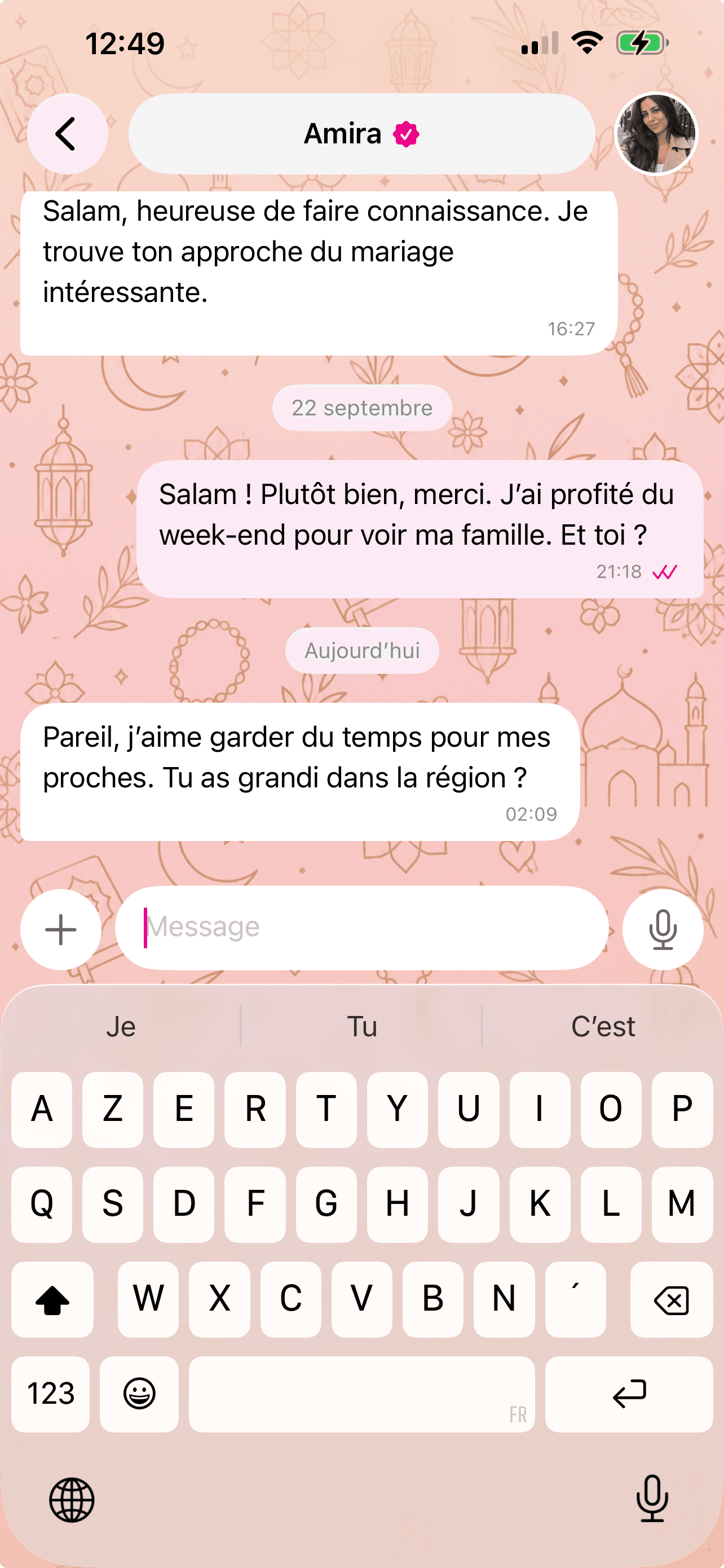 Interface de conversation de l’application Zuwaj